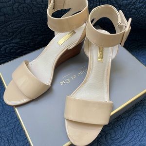 Louise et Cie nude patent wedge sandals,size 7 wide. neutral for any outfit.